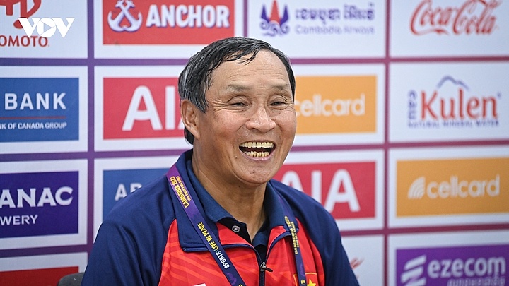 HLV Mai Đức Chung nói điều bất ngờ khi ĐT nữ Việt Nam vào chung kết SEA Games 32