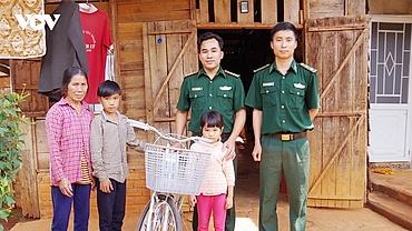 Bộ đội biên phòng Đắk Nông chắp cánh ước mơ đến trường cho học sinh vùng biên
