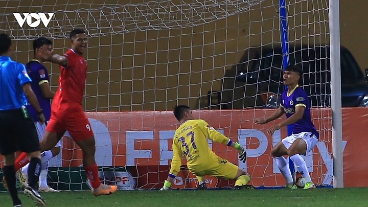 Bảng xếp hạng V-League mới nhất: Nam Định dẫn đầu, Hà Nội FC đứng áp chót