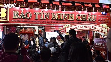 Ngày Vía Thần tài ở Hà Nội: Không còn cảnh "rồng rắn" xếp hàng mua vàng