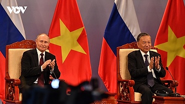 Chủ tịch nước Tô Lâm và Tổng thống Putin gặp gỡ các thế hệ cựu sinh viên Việt Nam tại Nga