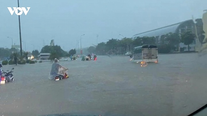 Heavy overnight rain causes widespread flooding in Hanoi
