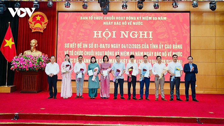 VOV Đông Bắc nhận 3 bằng khen dịp cao điểm tuyên truyền 85 năm Bác Hồ về nước