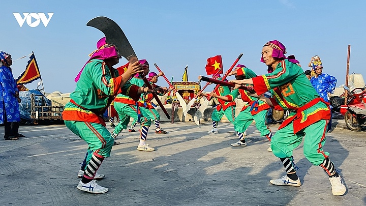 Lễ hội cầu ngư làng biển Đông Tác, nơi gửi gắm ước nguyện trời yên biển lặng