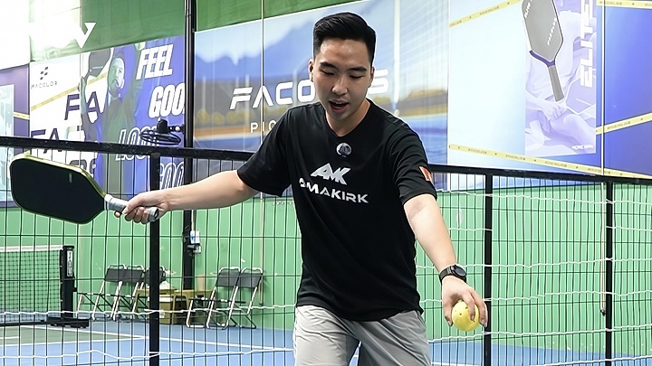 Nhập môn Pickleball: Hướng dẫn kỹ thuật phát bóng