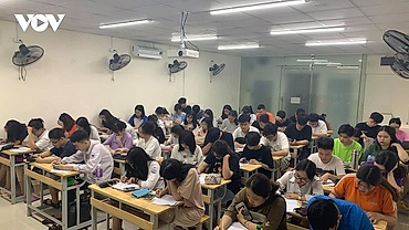 Hà Nội: Phụ huynh đồng hành cùng con trước kỳ thi vào lớp 10 THPT